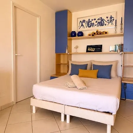 Apartment Avec Vue Panoramique Sur La Mer, Balcon, Parking, Acces Prive A La *